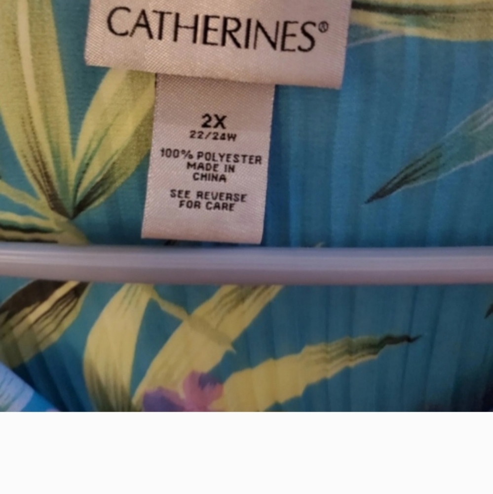Catherines Tunic Top 2x - Picture 2 of 6